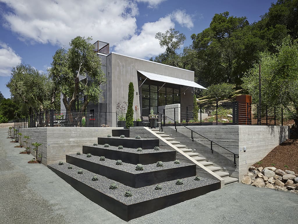 Guesthouse-Conn-Creek-steel-planters